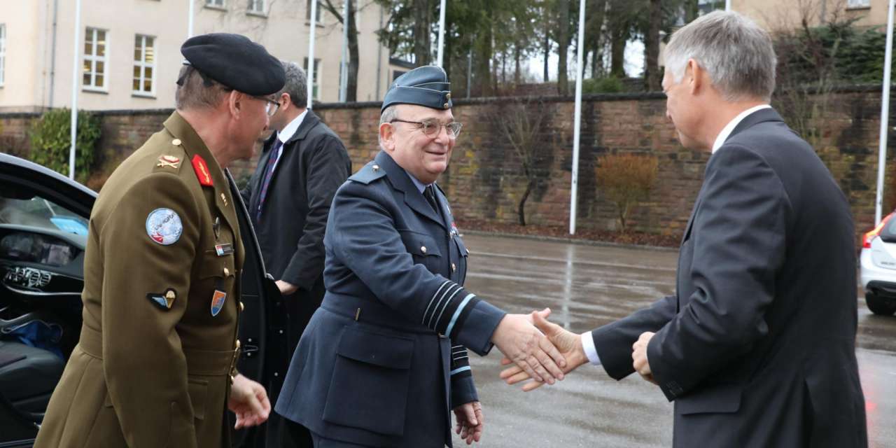 Visite Du Président Du Comité Militaire De L’OTAN Au Centre Militaire ...